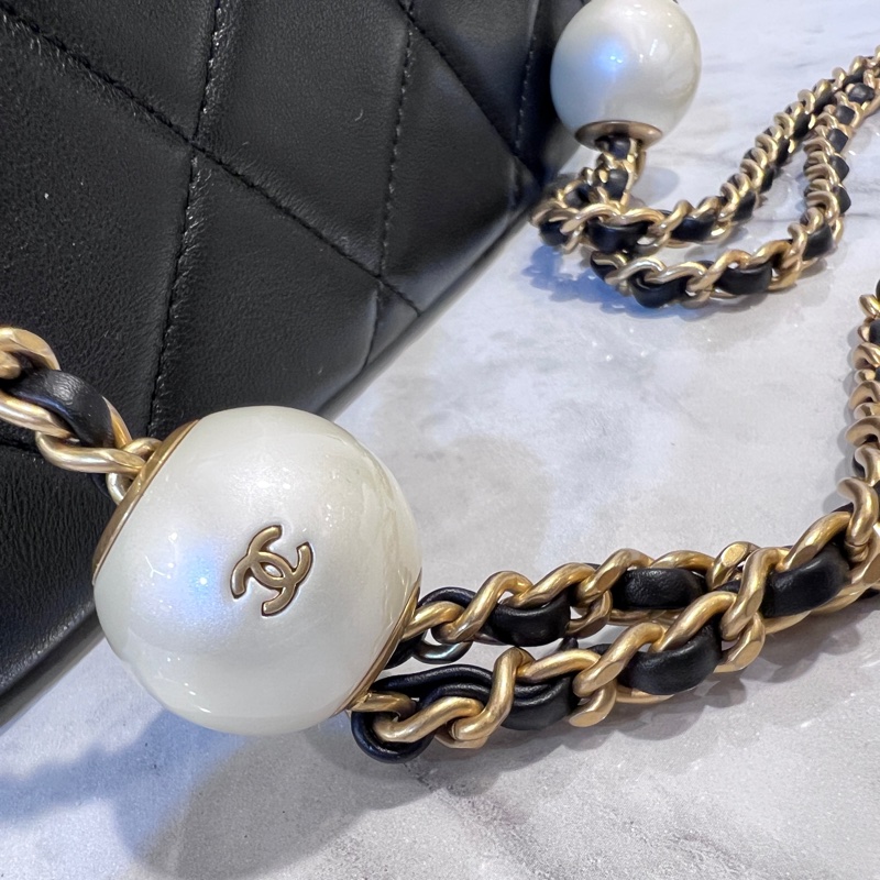 Chanel 黑羊皮霧金釦CF20雙珍珠下蓋肩斜背包-17