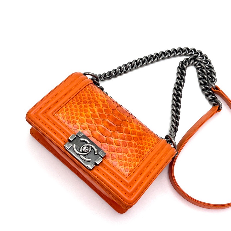 CHANEL橙色限量蛇皮 leboy小號鏈條包 20*11*6 98新配件塵袋-3