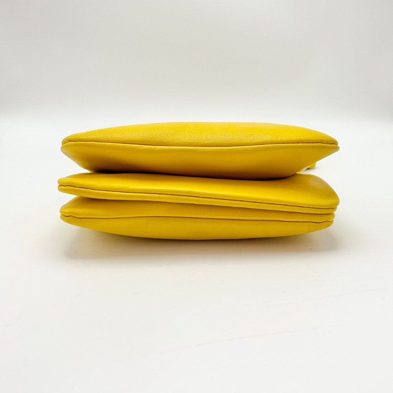 CELINE 黃色trio三合一金扣肩背斜背包22*15*3 98新配件塵袋-4