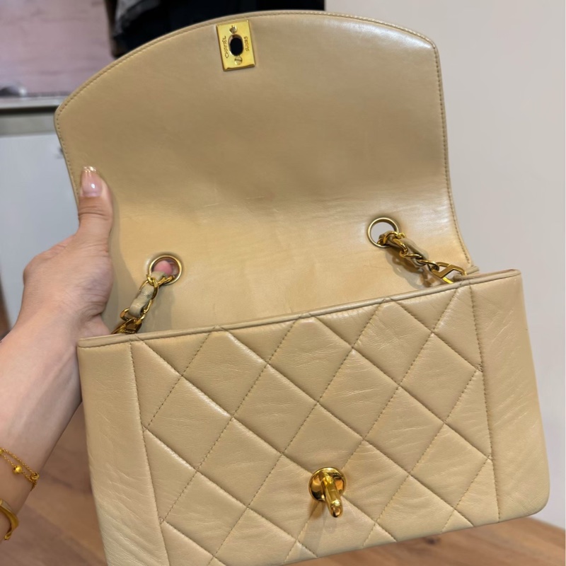 CHANEL VINTAGE 經典 diana 黛安娜 米色 奶茶色 羊皮金釦 戴妃包 黛妃包 斜背包 肩背包 手提包-17