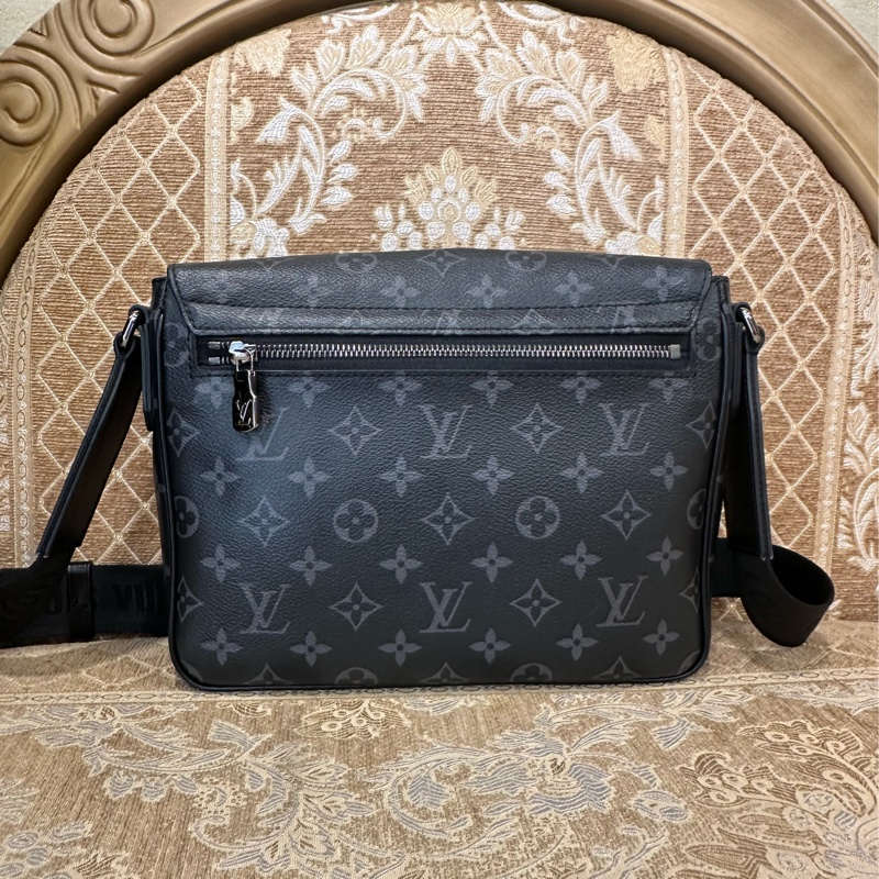 LV 黑灰原花銀釦DistrictPM下蓋磁吸斜背包 M46255-1