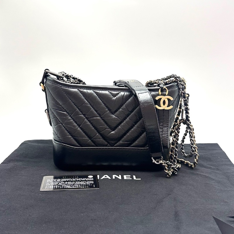 CHANEL黑金流浪小號V紋肩背包20*14*7 99新配件塵袋保卡-1