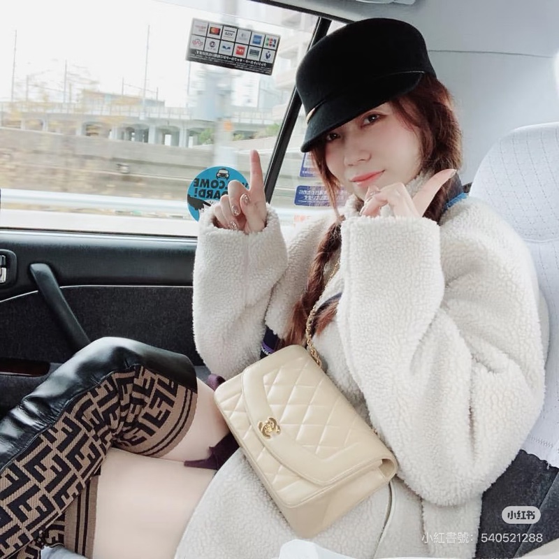 CHANEL VINTAGE 經典 diana 黛安娜 米色 奶茶色 羊皮金釦 戴妃包 黛妃包 斜背包 肩背包 手提包-5