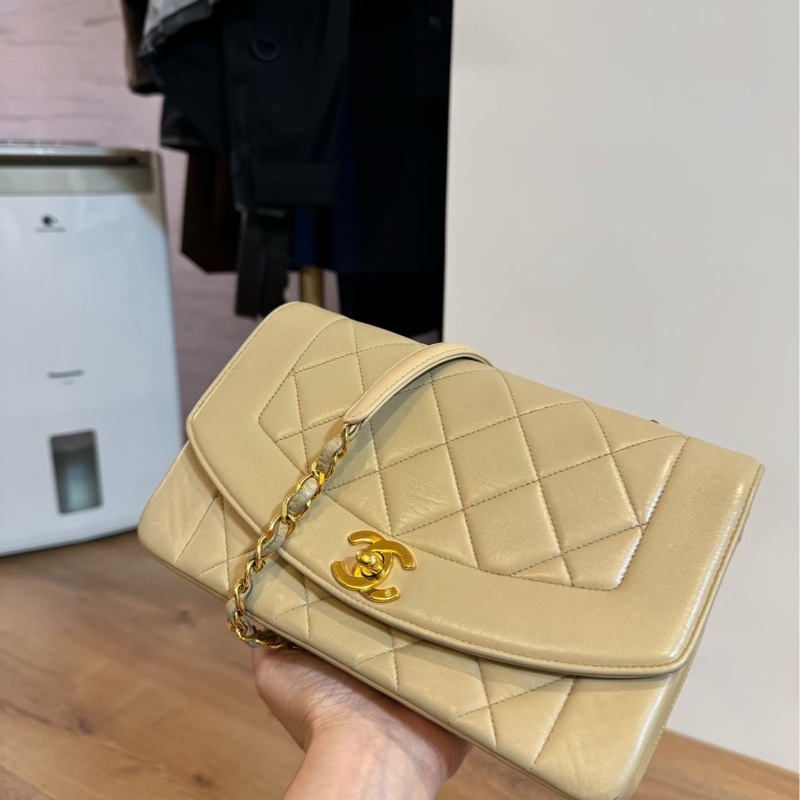 CHANEL VINTAGE 經典 diana 黛安娜 米色 奶茶色 羊皮金釦 戴妃包 黛妃包 斜背包 肩背包 手提包-24