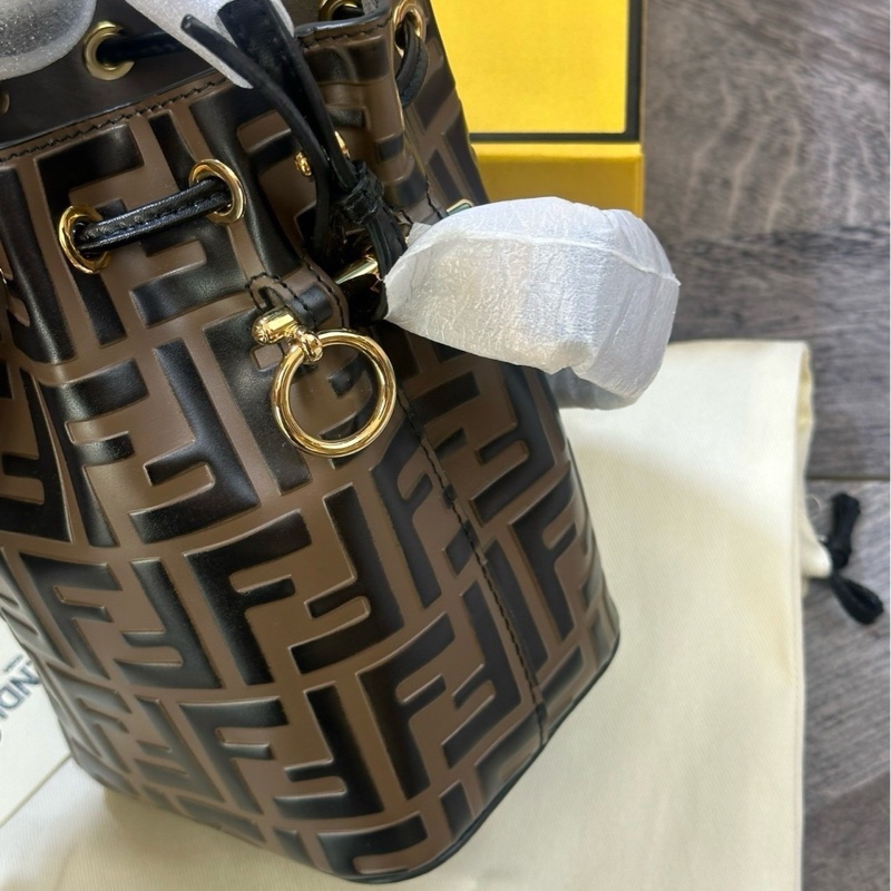 Fendi 老花滿logo FF標誌性印花圖案水桶包 經典百搭 超級可愛 迷你 手提單肩斜挎包 女款 棕色 尺寸約18*12*10cm 附件：塵袋。-3