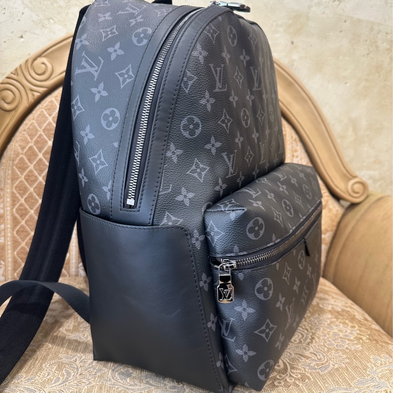 LV 黑灰原花銀釦DiscoveryPM後背包 M22558-2