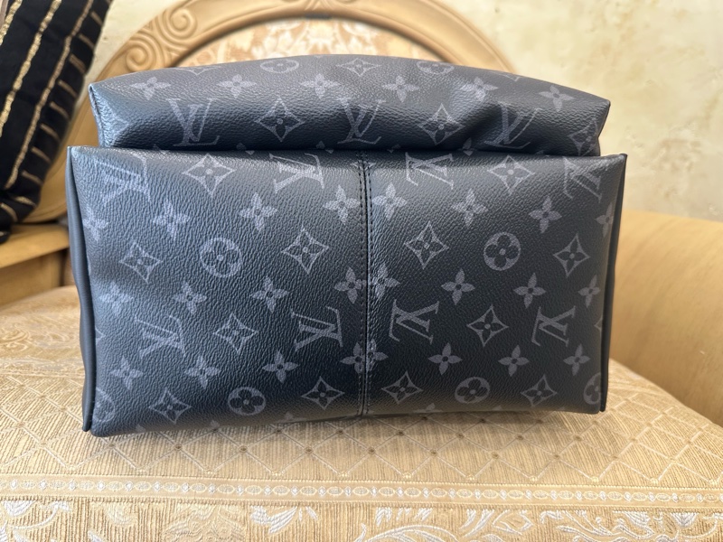 LV 黑灰原花銀釦DiscoveryPM後背包 M22558-4