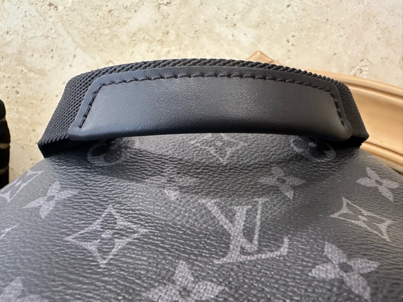 LV 黑灰原花銀釦DiscoveryPM後背包 M22558-7