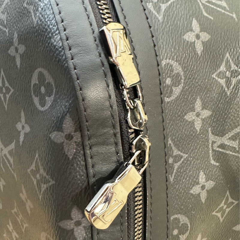 LV 黑灰原花銀釦DiscoveryPM後背包 M22558-10