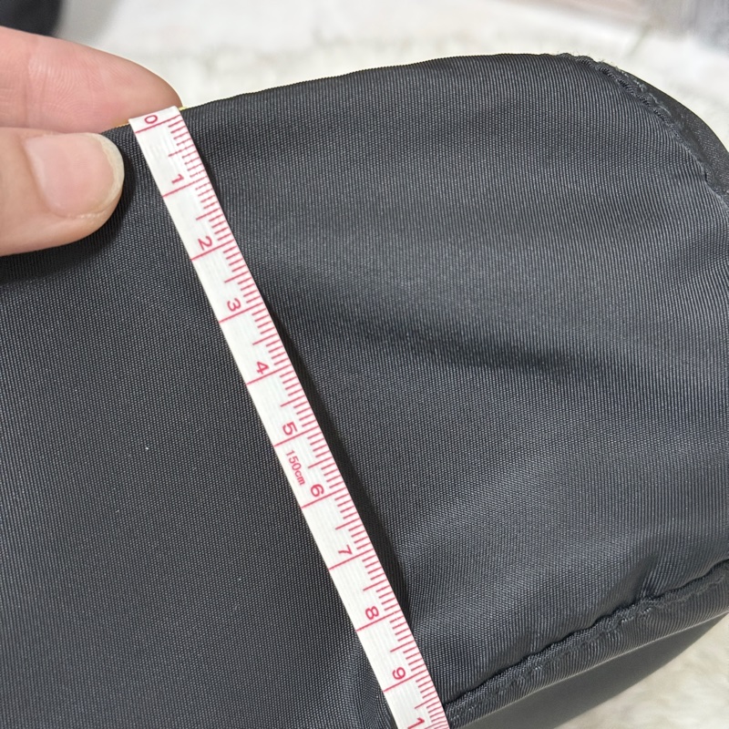 9新以上✨未使用品🖤黑色prada尼龍水桶包-5