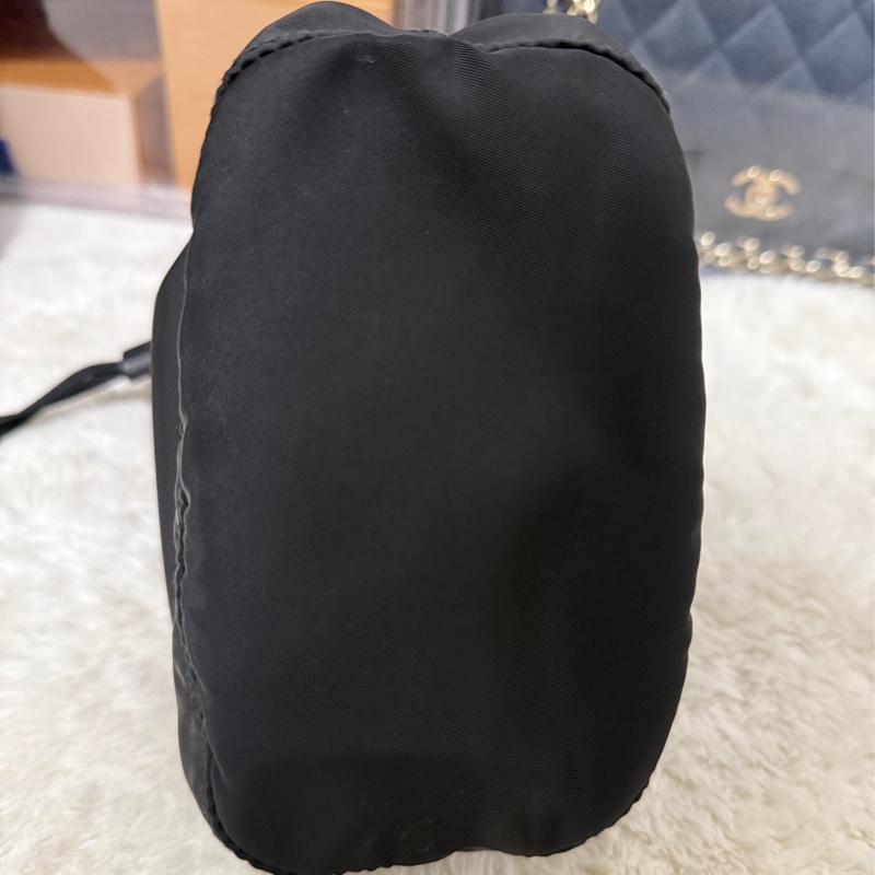 9新以上✨未使用品🖤黑色prada尼龍水桶包-6