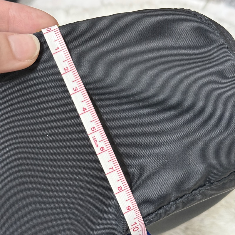 9新以上✨未使用品🖤黑色prada尼龍水桶包-33