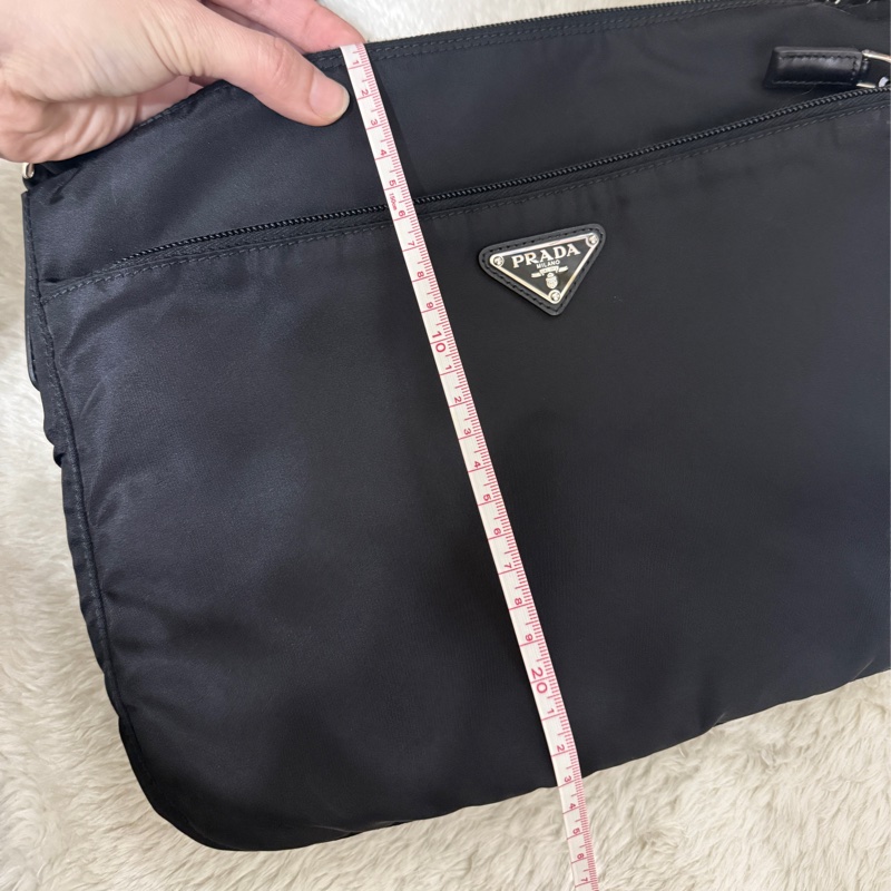 9新以上✨專櫃六萬🖤黑色prada尼龍郵差包 斜背包-13