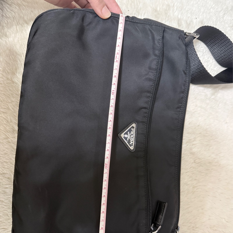 9新以上✨專櫃六萬🖤黑色prada尼龍郵差包 斜背包-14