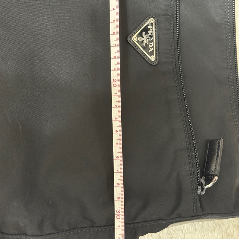 9新以上✨專櫃六萬🖤黑色prada尼龍郵差包 斜背包-15