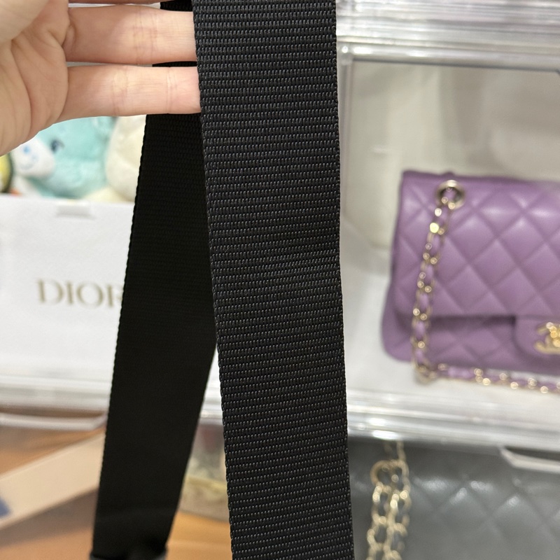 9新以上✨專櫃六萬🖤黑色prada尼龍郵差包 斜背包-39