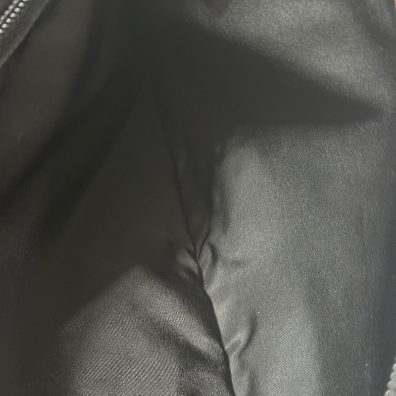 9新以上✨專櫃六萬🖤黑色prada尼龍郵差包 斜背包-45