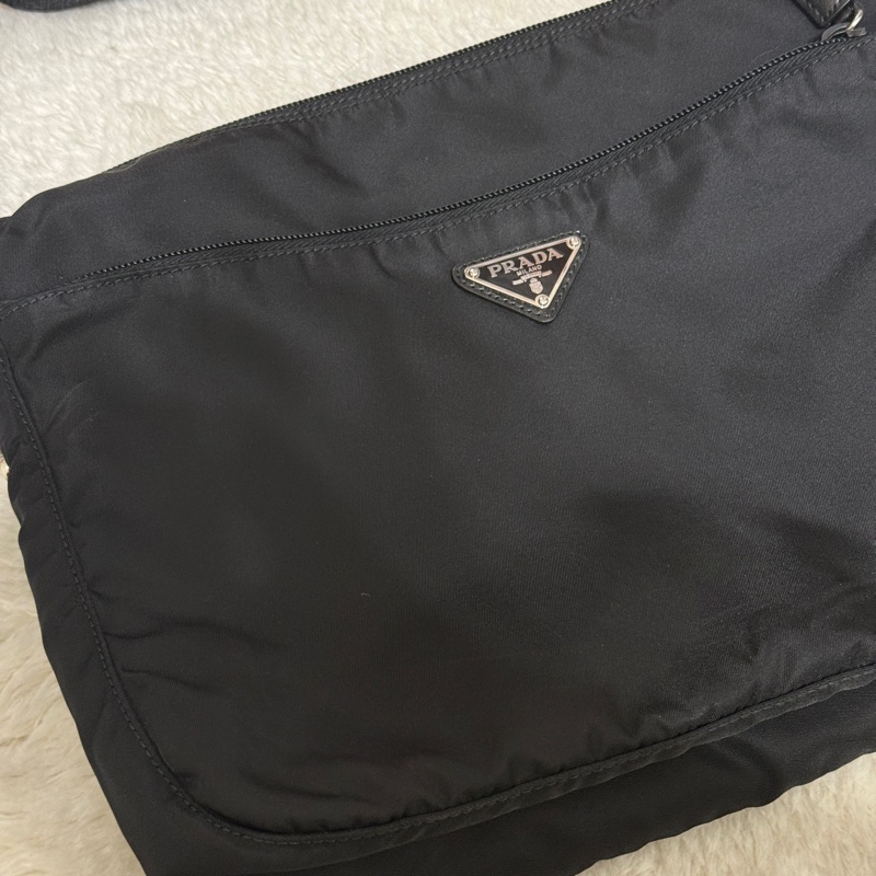 9新以上✨專櫃六萬🖤黑色prada尼龍郵差包 斜背包-52