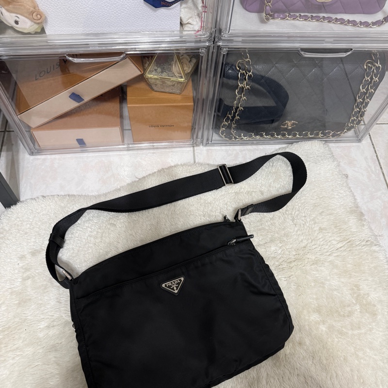 9新以上✨專櫃六萬🖤黑色prada尼龍郵差包 斜背包-55