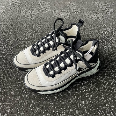chanel香奈兒黑白運動鞋37碼