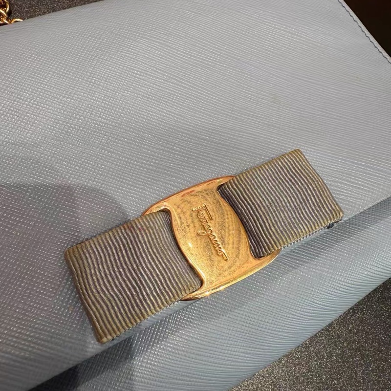 Ferragamo/菲拉格慕 藍色十字牛紋斜挎包尺寸18*12-9