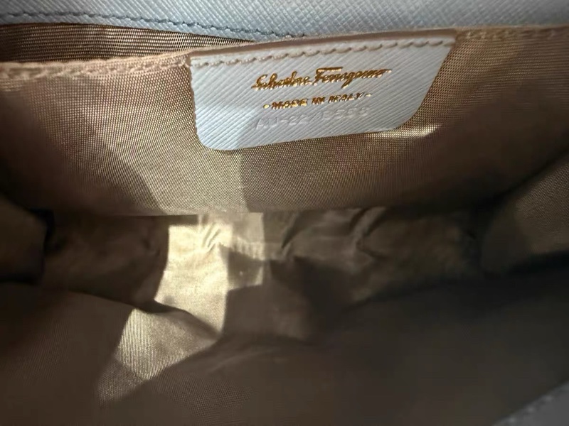 Ferragamo/菲拉格慕 藍色十字牛紋斜挎包尺寸18*12-12