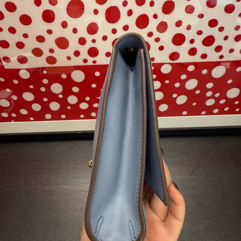 Ferragamo/菲拉格慕 藍色十字牛紋斜挎包尺寸18*12-14