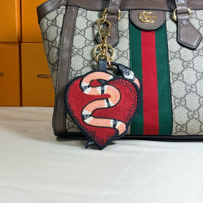 🐍蛇年限定 Gucci 古馳 珊瑚蛇愛心 馬夢雙G 老花 鑰匙圈 吊飾-0