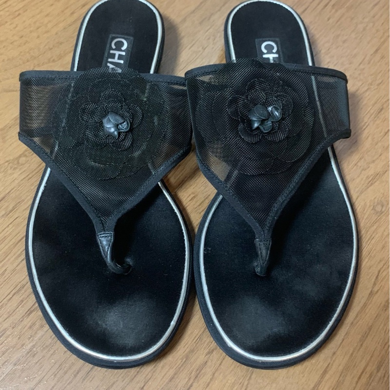 Chanel香奈兒 人字拖涼鞋 36.5碼 經典黑色網紗材質配山茶花裝飾-0