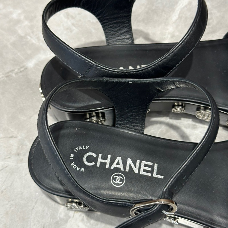 CHANEL香奈兒 黑色涼鞋 鞋邊一圈山茶花裝飾 一字扣帶 女款 38碼-2