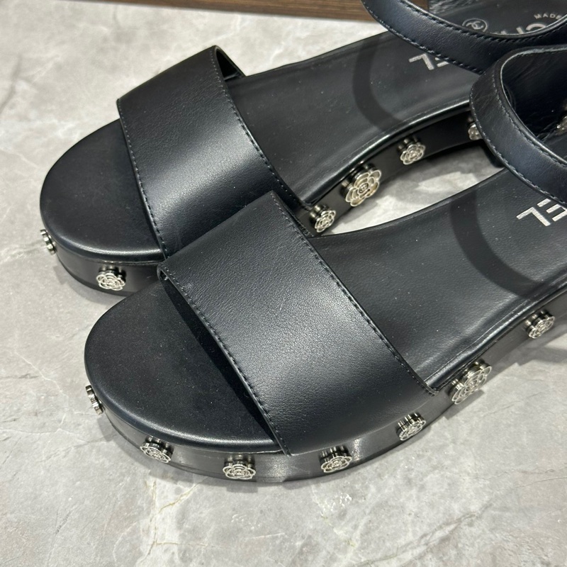 CHANEL香奈兒 黑色涼鞋 鞋邊一圈山茶花裝飾 一字扣帶 女款 38碼-3