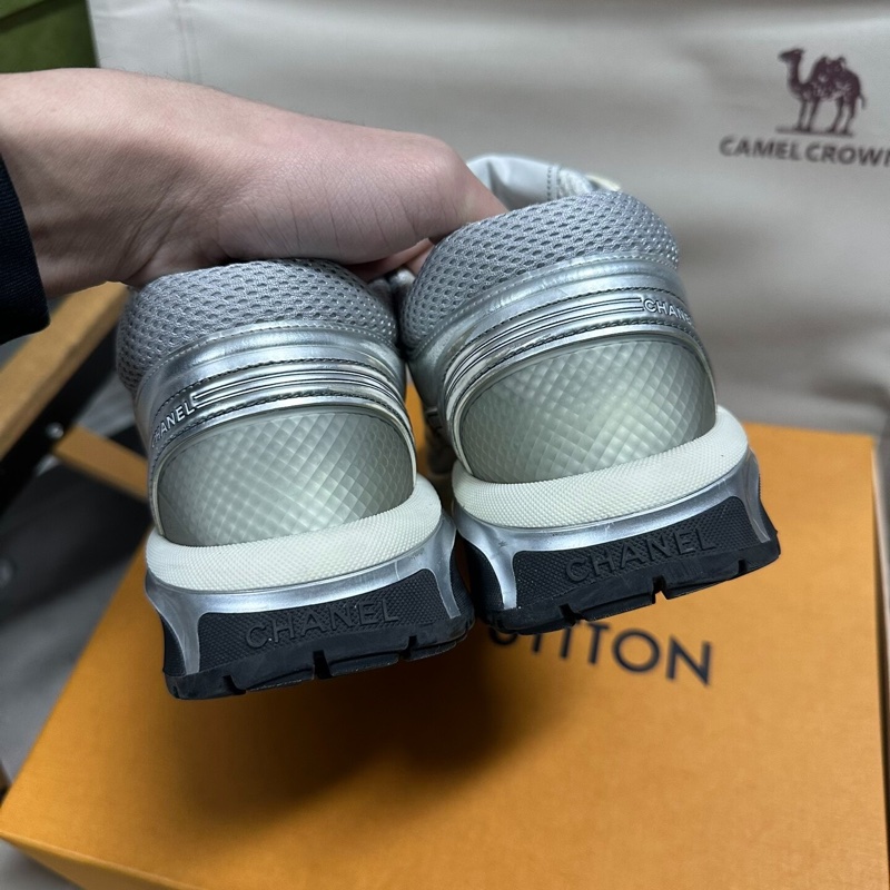 CHANE香奈兒 皮革徽標銀角大王運動休閒鞋 白銀色  36.5碼-5