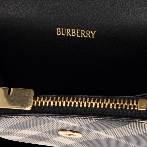 Burberry 女士 logo標識翻蓋錢包均碼碼11cm*9.5cm-4