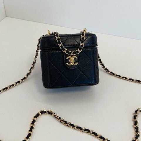 芯片款 香奈兒/Chanel  黑金書包扣皮穿鏈小方盒子化粧盒