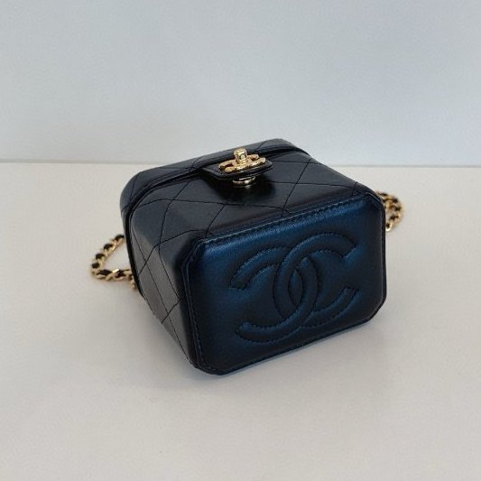 芯片款 香奈兒/Chanel  黑金書包扣皮穿鏈小方盒子化粧盒-7