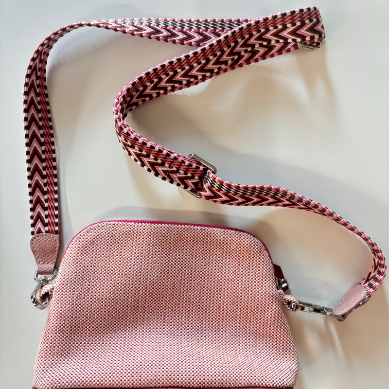 近全新，幾乎無使用痕跡，含背帶（非原廠）-1