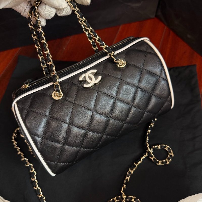 全新品 香奈兒/Chanel 黑白色漫畫款保齡球包圓筒包 附件塵袋-5