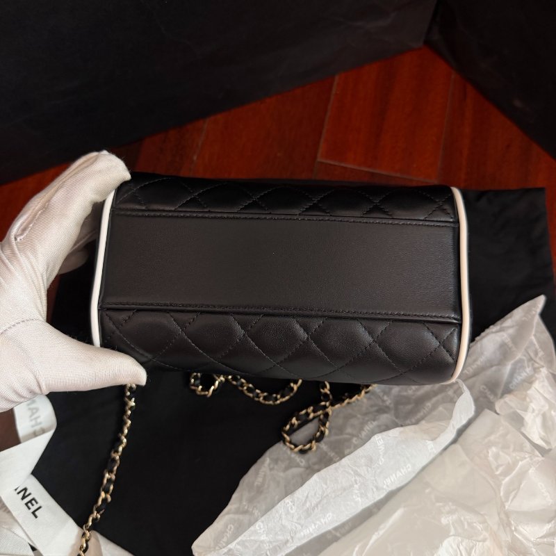 全新品 香奈兒/Chanel 黑白色漫畫款保齡球包圓筒包 附件塵袋-7