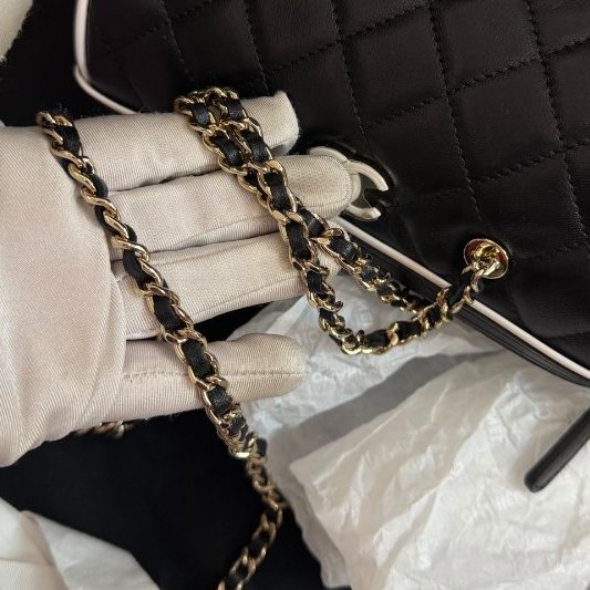 全新品 香奈兒/Chanel 黑白色漫畫款保齡球包圓筒包 附件塵袋-8