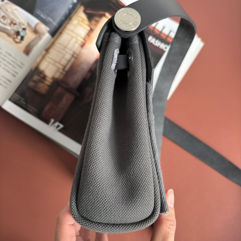 ::HERMES:: 愛馬仕 W刻MINI HERBAG 石板灰皮革 帆布銀釦斜背包-2