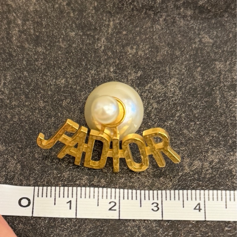 Dior珍珠大logo耳環-3