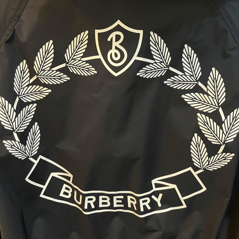 BURBERRY 英國黑色橡樹葉徽章連帽外套UK6-4