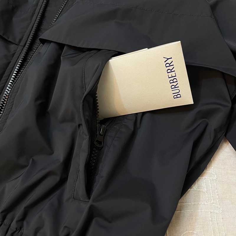 BURBERRY 英國黑色橡樹葉徽章連帽外套UK6-8