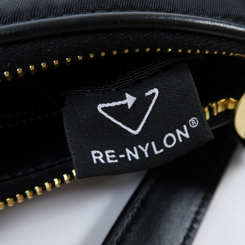 PRADA 尼龍Shoulder Bag金扣肩背袋-8