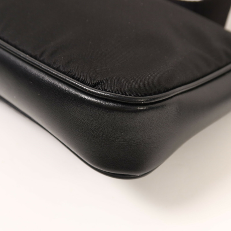 PRADA 尼龍Shoulder Bag金扣肩背袋-12