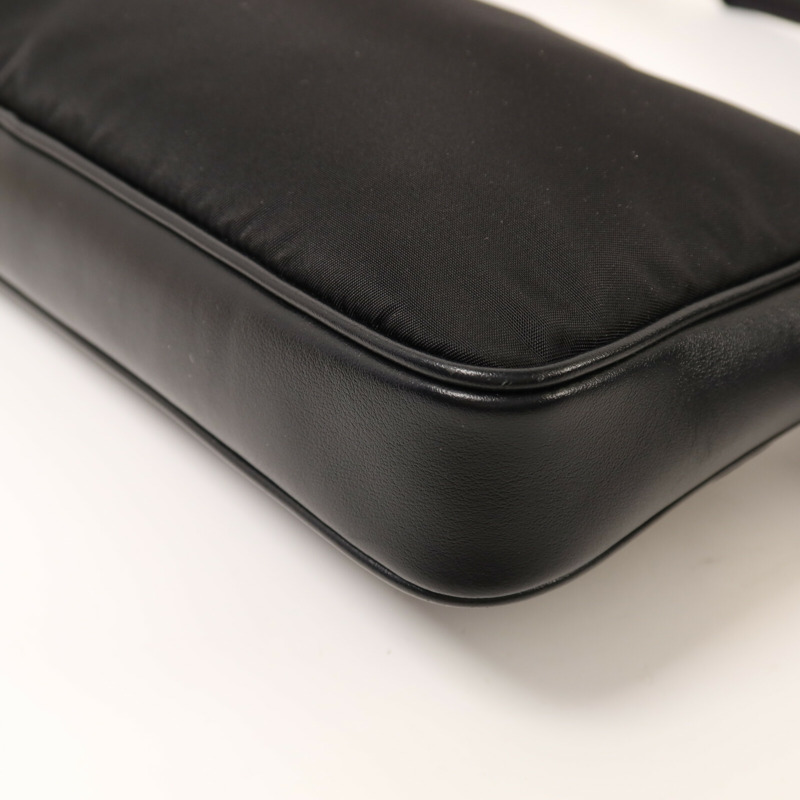 PRADA 尼龍Shoulder Bag金扣肩背袋-14