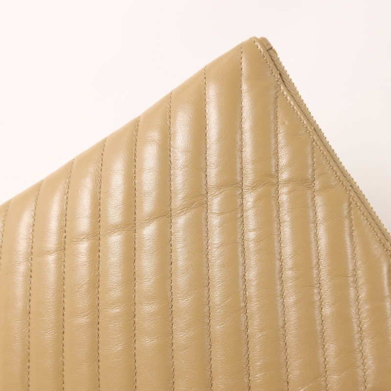 YVES SAINT LAURENT 牛皮皮革Pouch金扣手拿包-13