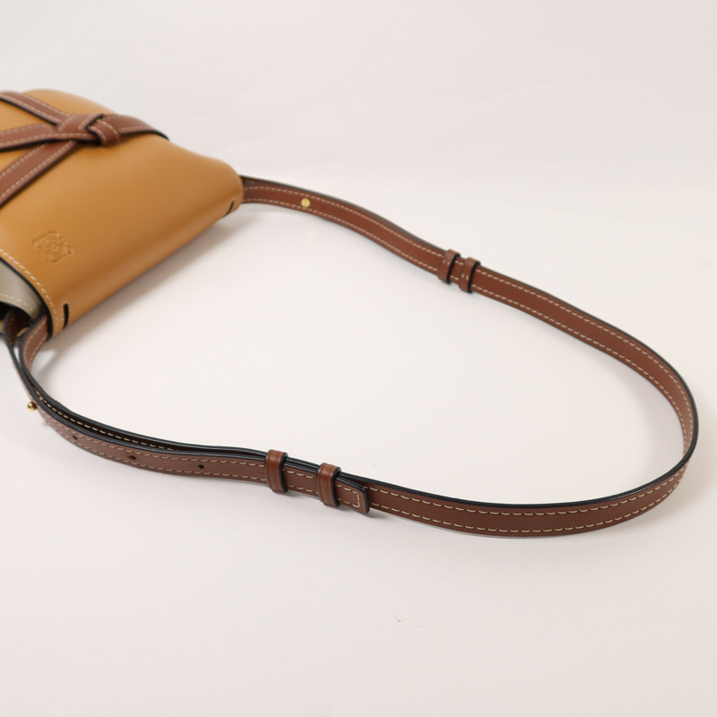 LOEWE 牛皮皮革Gate Small金扣肩背袋-7