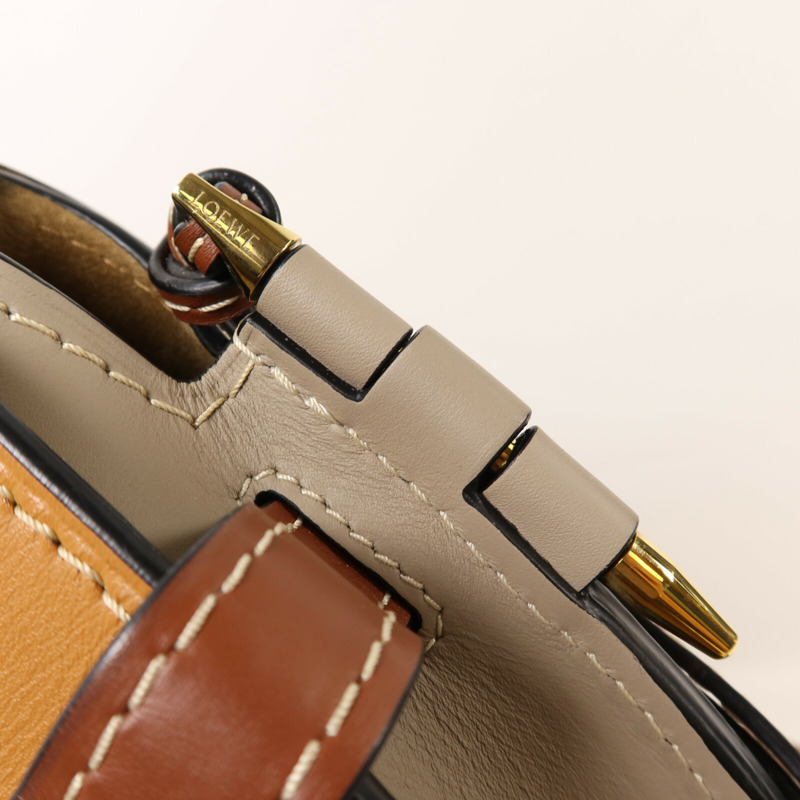 LOEWE 牛皮皮革Gate Small金扣肩背袋-9