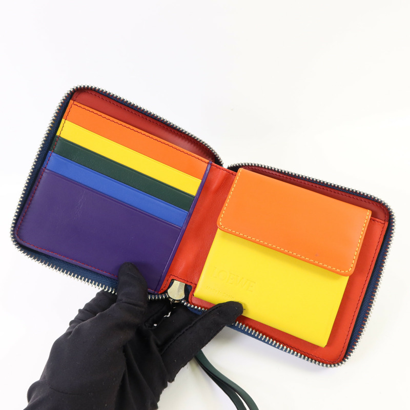 LOEWE 牛皮皮革Round Wallet銀扣錢包-4